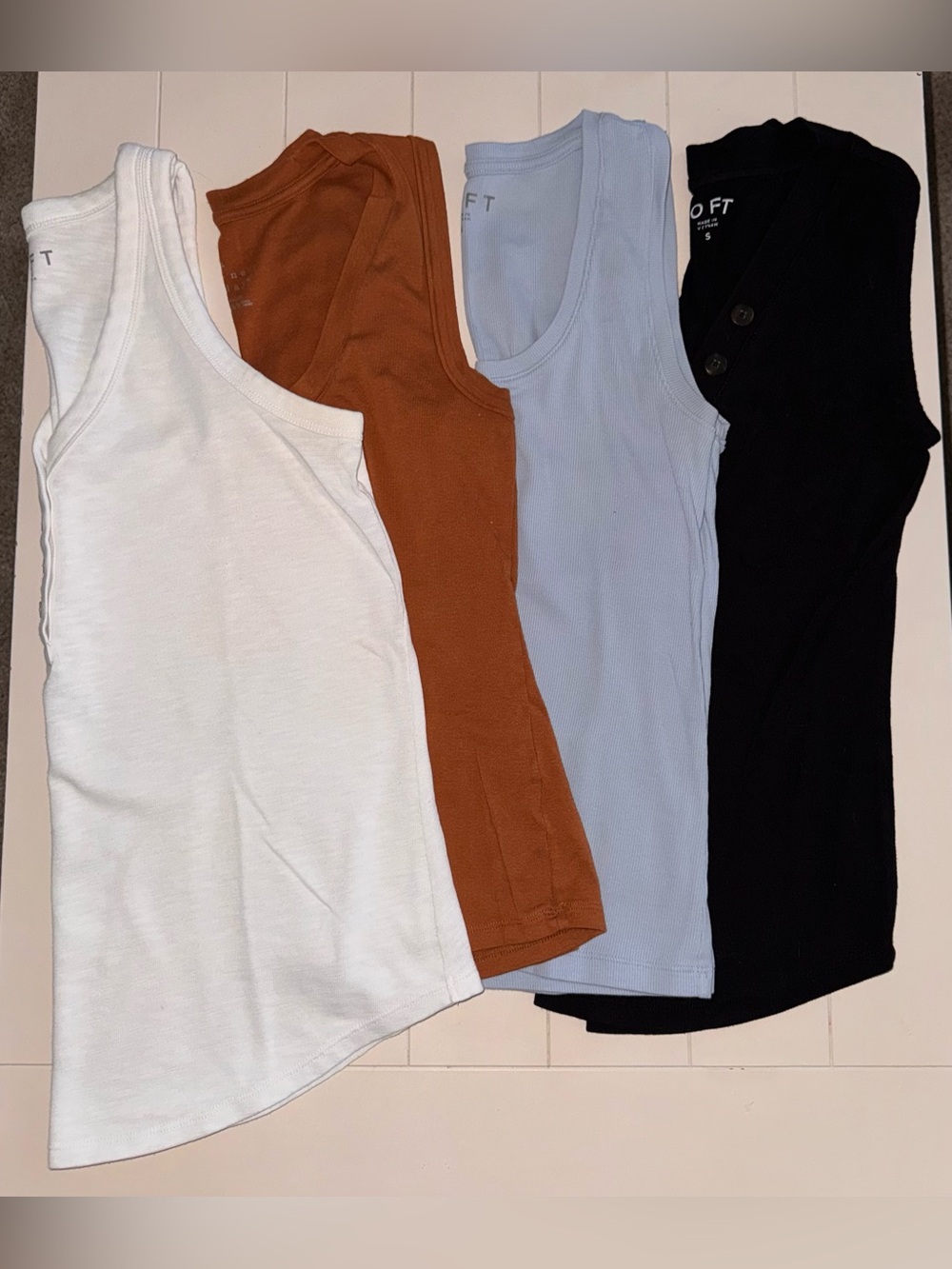 Set of 4 women’s cut tanks LOFT and A New Day size small